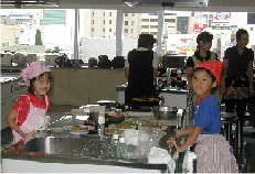 私も粉を混ぜたのよ。　　僕のも焼けるかなー