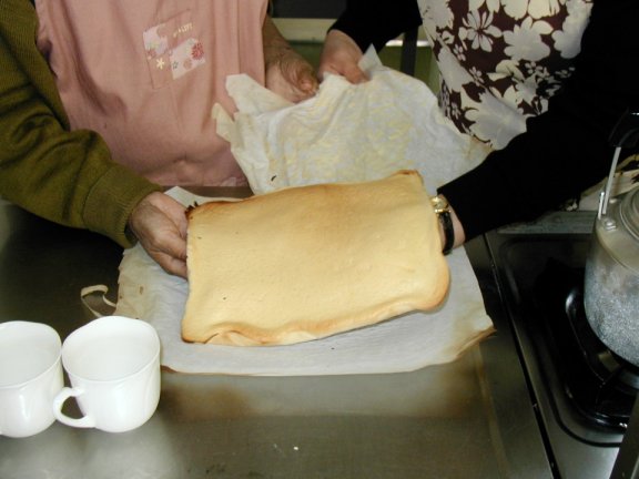 8分で焼けます。でも10分焼きました。ふわふわのカステラです。